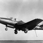 FH-1 Phantom in atterraggio FH-1 Phantom in atterraggio