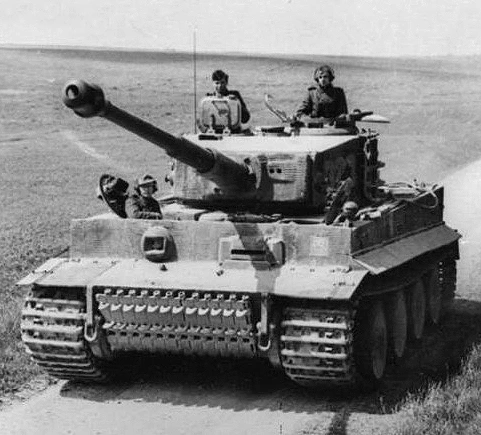 Bundesarchiv_Bild_101I-299-1805-16,_Nordfrankreich,_Panzer_VI_(Tiger_I).2 Tiger