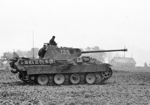 Polen, Panzer V "Panther" auf dem Feld Panther