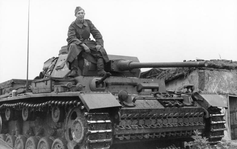 Russland, Soldat auf Panzer III J Panzer III J