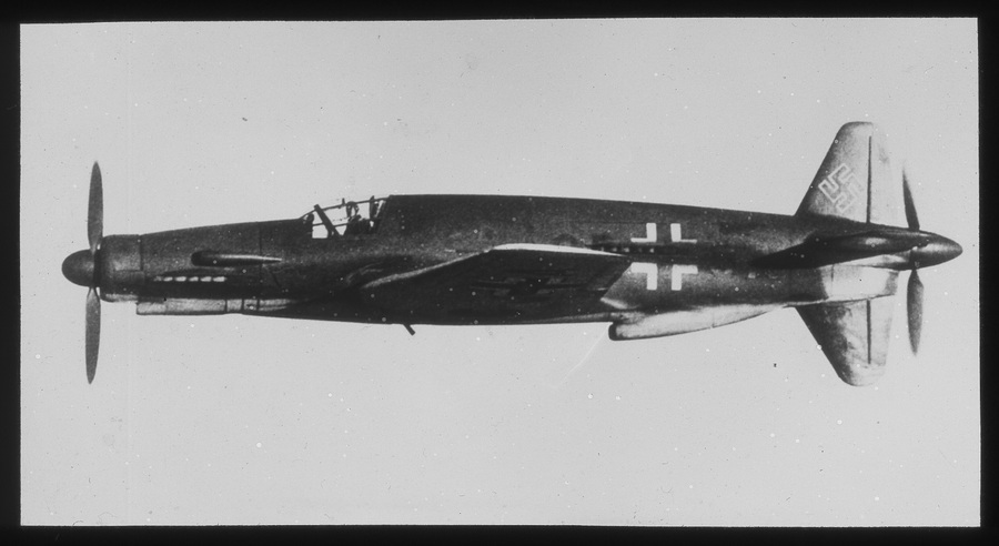 Prototipo del Dornier Do 335 in volo