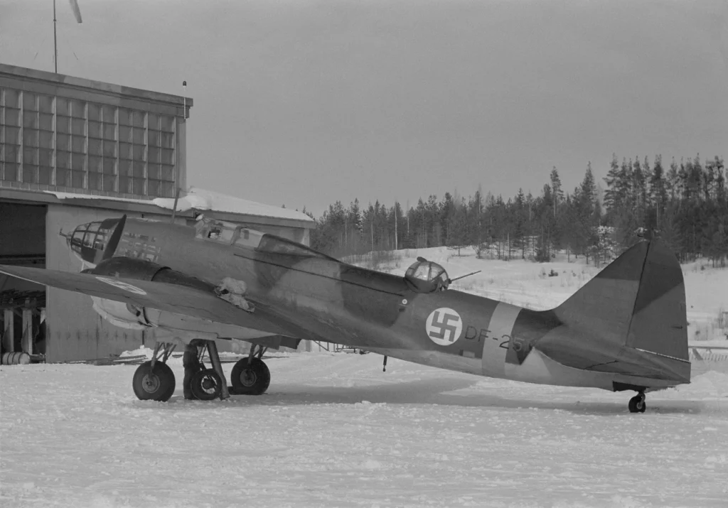 Un Il-4 con le insegne della Suomen ilmavoimat, nella primavera del 1944