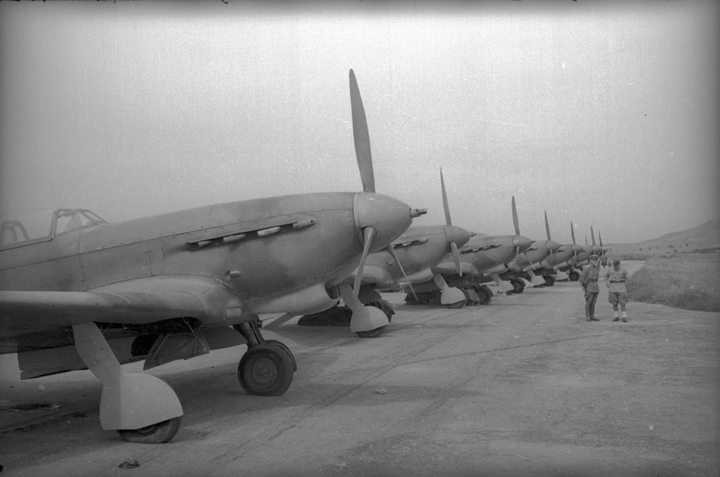 Yak-9T schierati in Manciuria