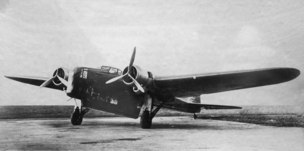 Amiot 144 con carrello retrattile