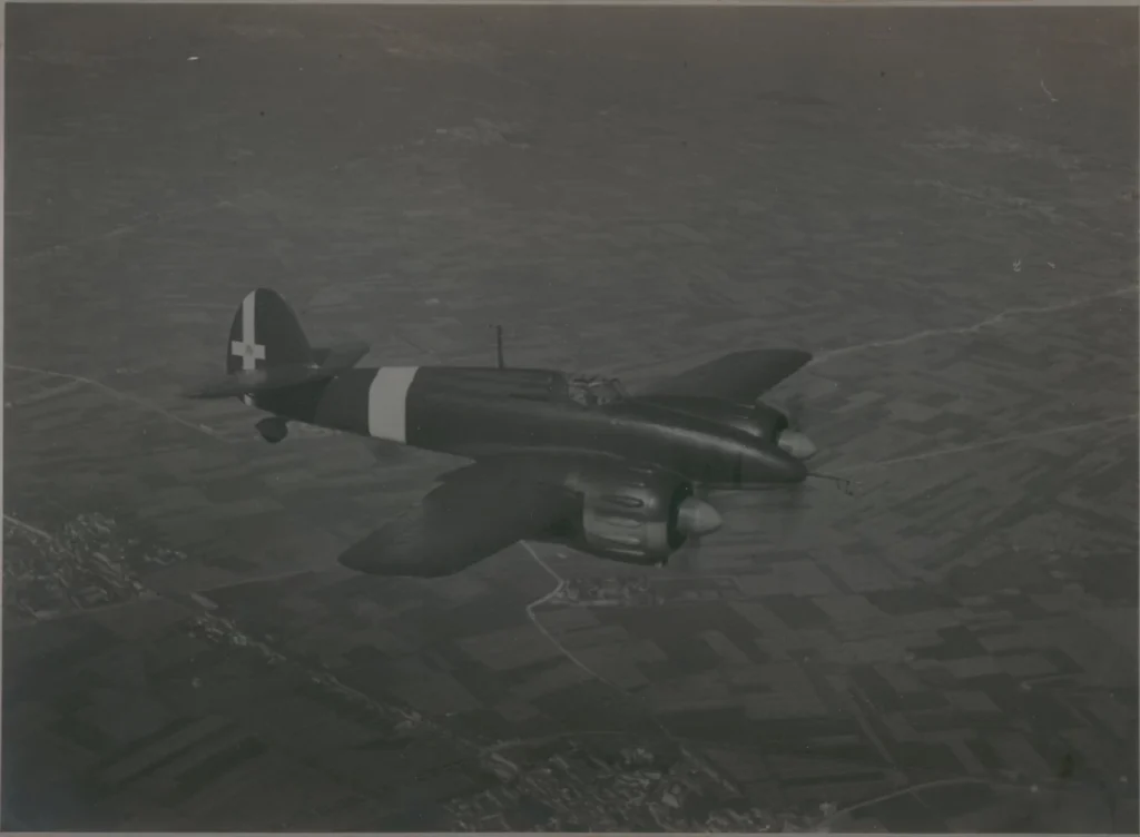 Ro.57 in volo