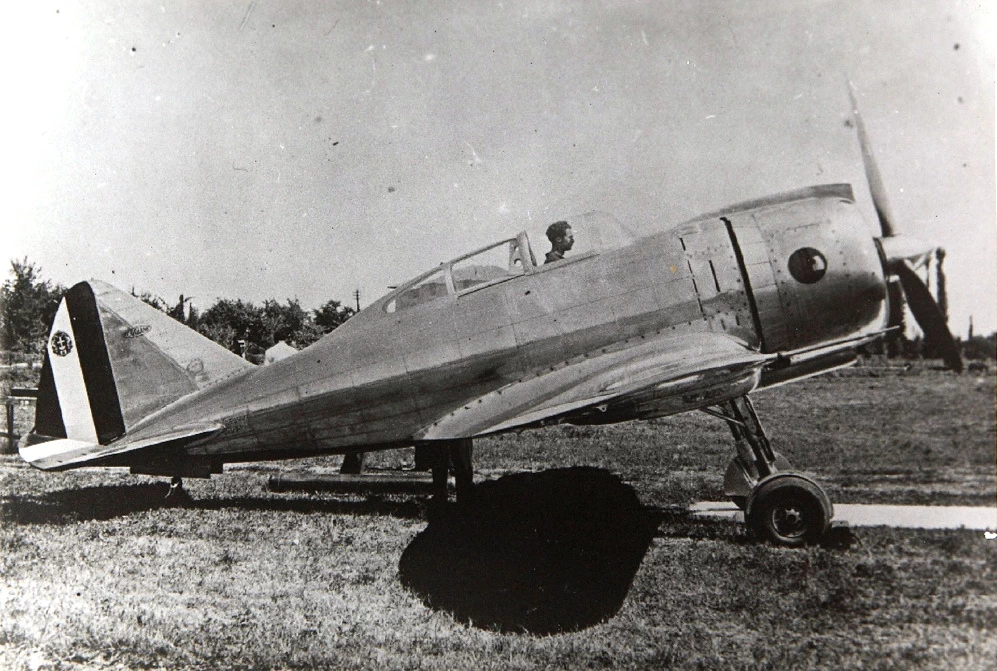 Una delle prime foto ufficiali del Re.2000, scattata a Reggio Emilia il 18 luglio 1939