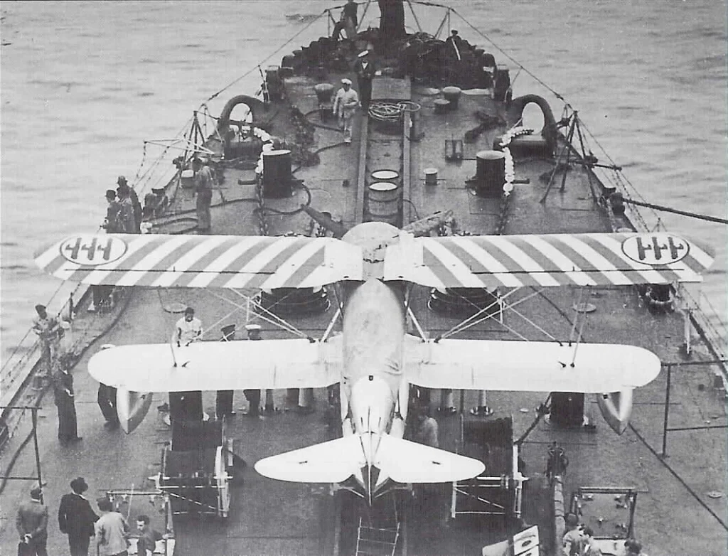 Ro.43 sulla catapulta dell'incrociatore pesante Zara