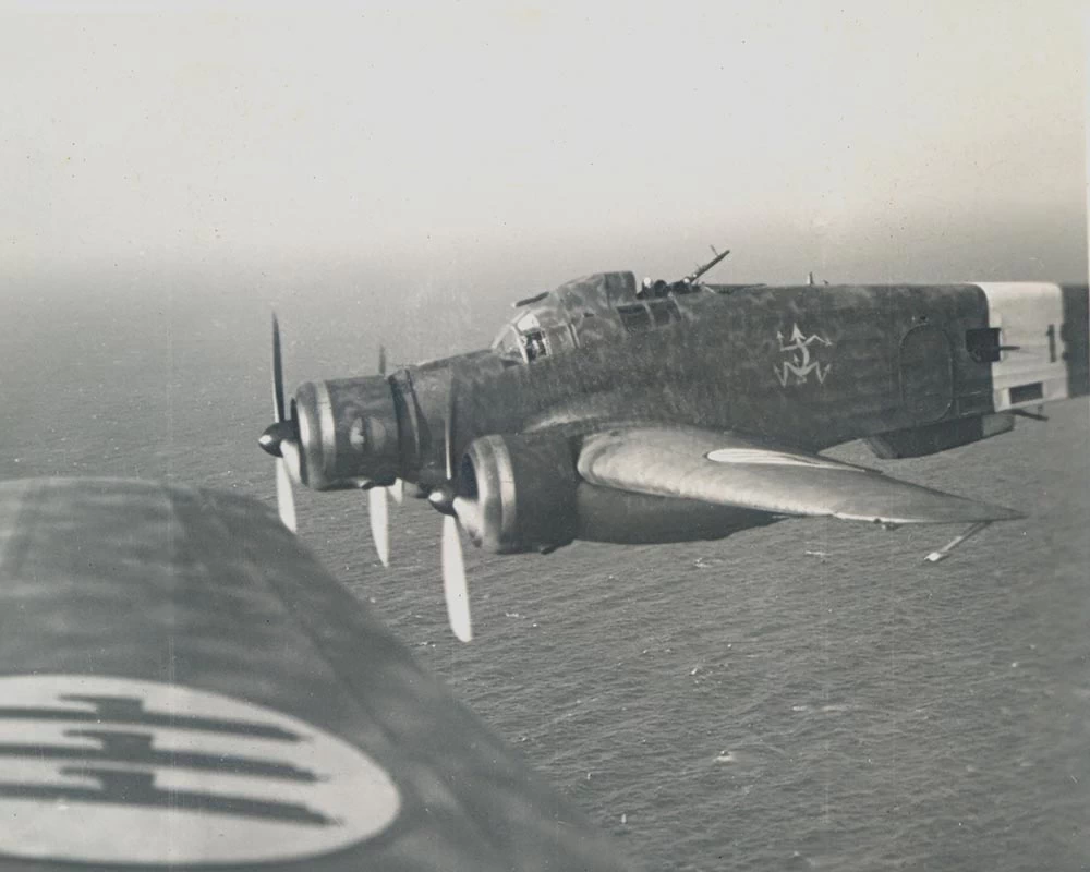 S.M.79 della 193ª Squadriglia in volo sul Mediterraneo