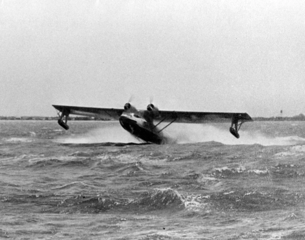 Il Consolidated XPBY-1 (BuNo 9459) durante le prove in acqua