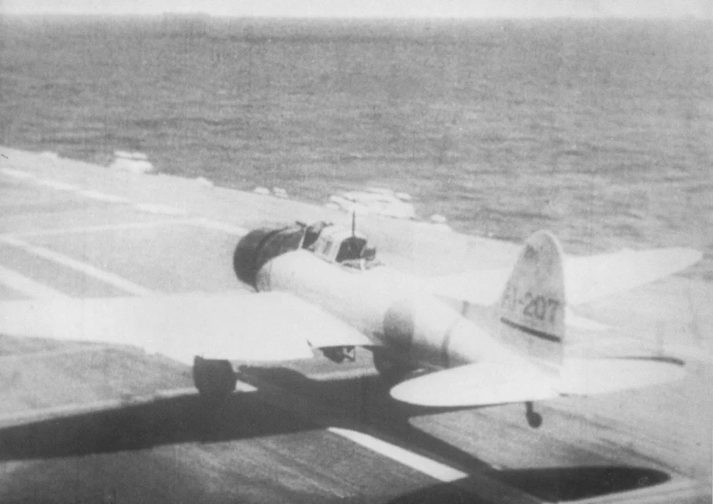 Aichi D3A1 in decollo dalla Akagi
