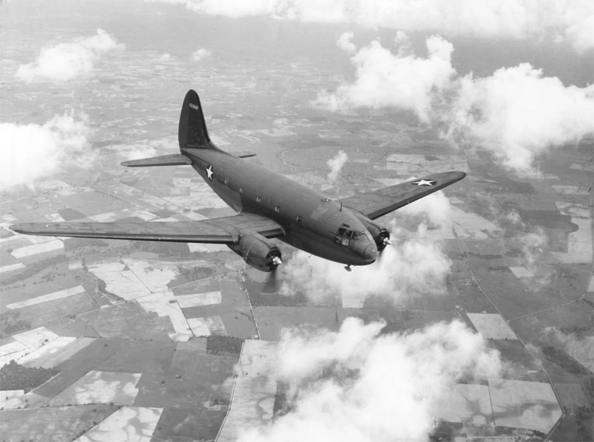Curtiss C-46 "Commando" in volo