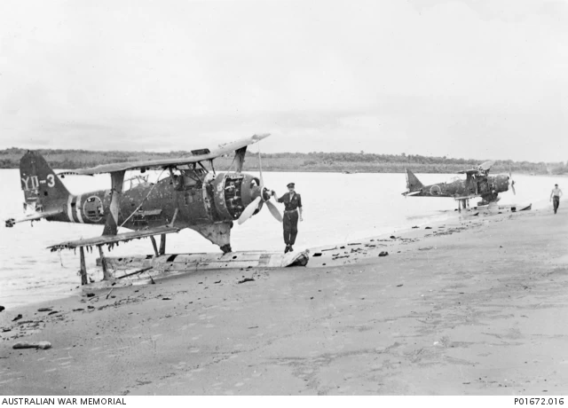 F1M2 danneggiati a Rekata Bay 1944