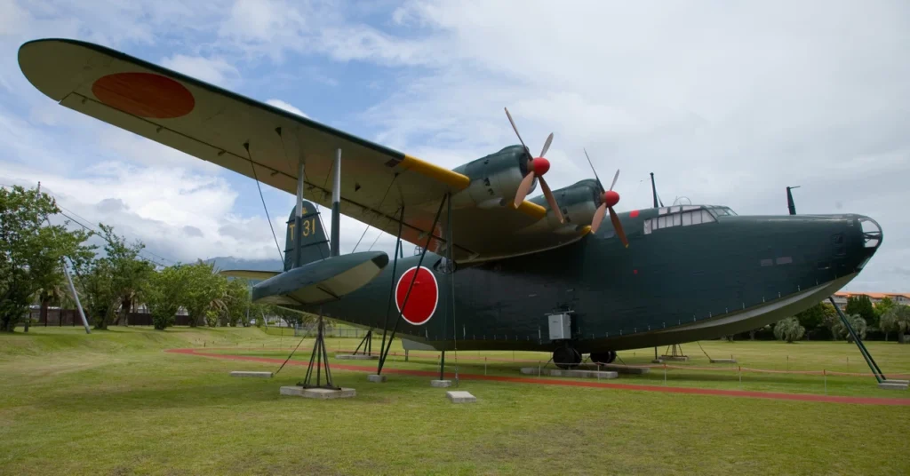 Il Kawanishi H8K2 esposto al Museo Kanoya, Giappone