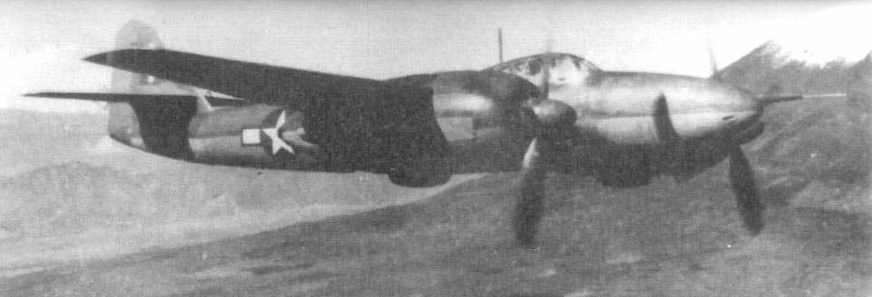 Mitsubishi Ki-83 in volo con insegne USAF