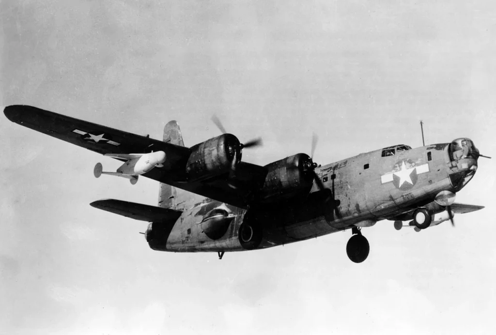 PB4Y-2B armato di bombe guidate "bat"