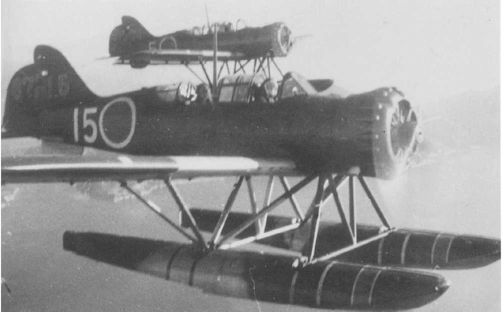 Una coppia di Yokosuka E14Y-1 in volo