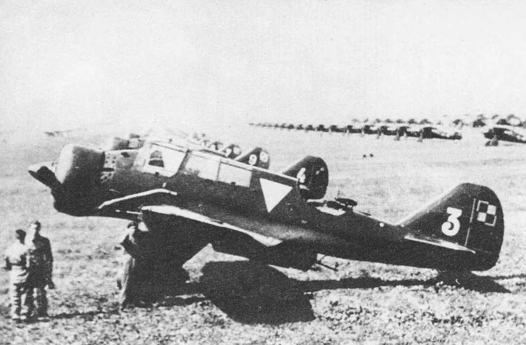 PZL.23A Karaś in sosta all'Aeroporto di Varsavia-Okęcie