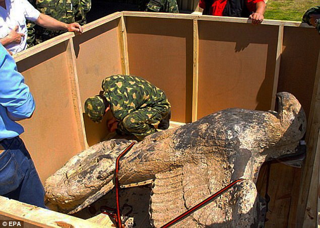 L'aquila in bronzo recuperata dal relitto della Graf Spee