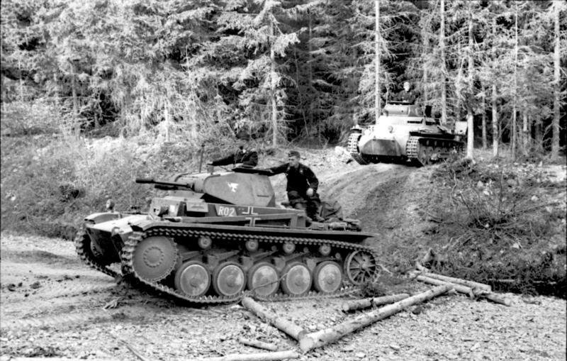 Bundesarchiv_Bild_101I-382-0248-33A,_Im_Westen,_Panzer_II_und_Panzer_I Panzer II, maggio 1940