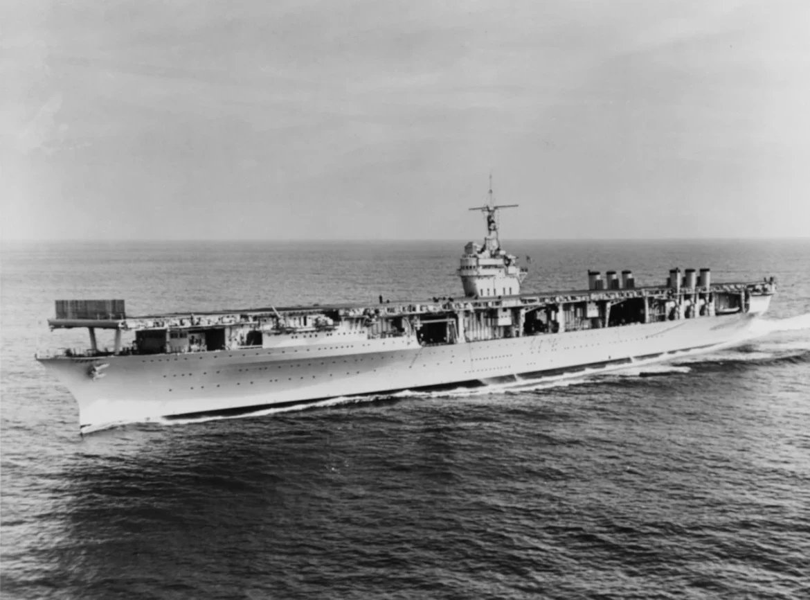 La USS Ranger in mare aperto negli anni 30′ La USS Ranger in mare aperto negli anni 30'