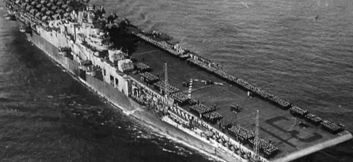 La USS Bon Homme Richard nel 1945