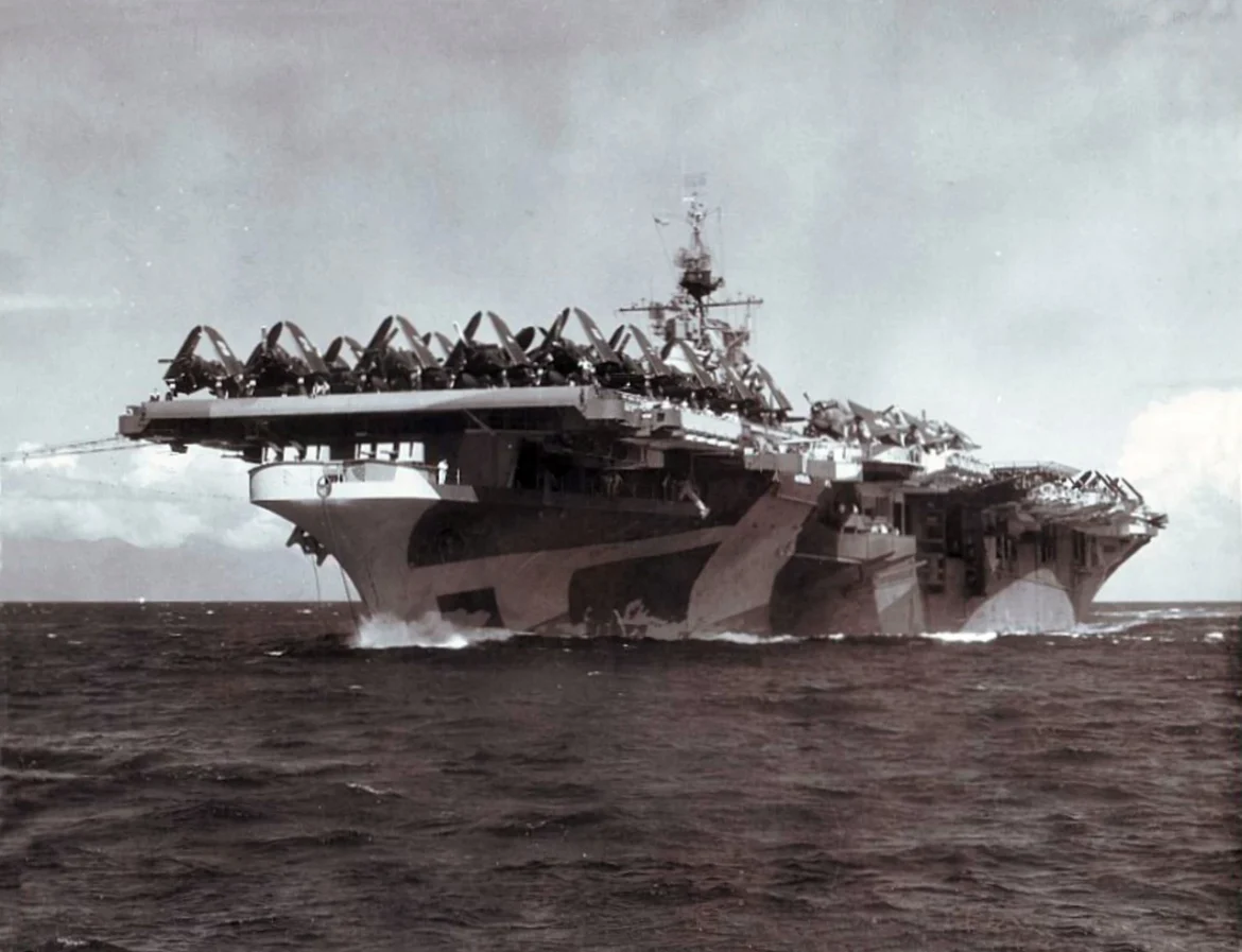 La USS Shangri-La nel 1945