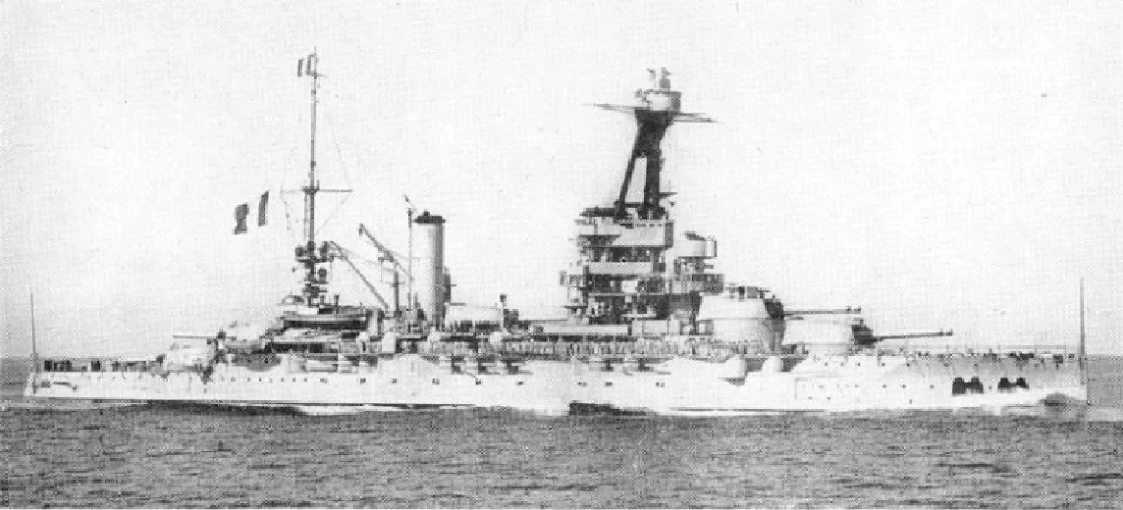 La Provence nave in navigazione dopo gli ammodernamenti dei primi anni 1920