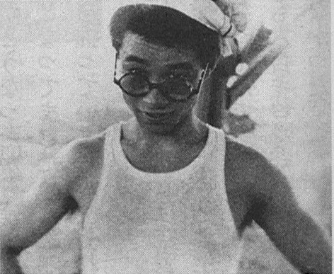 Tetsuzō Iwamoto con gli occhiali da sole