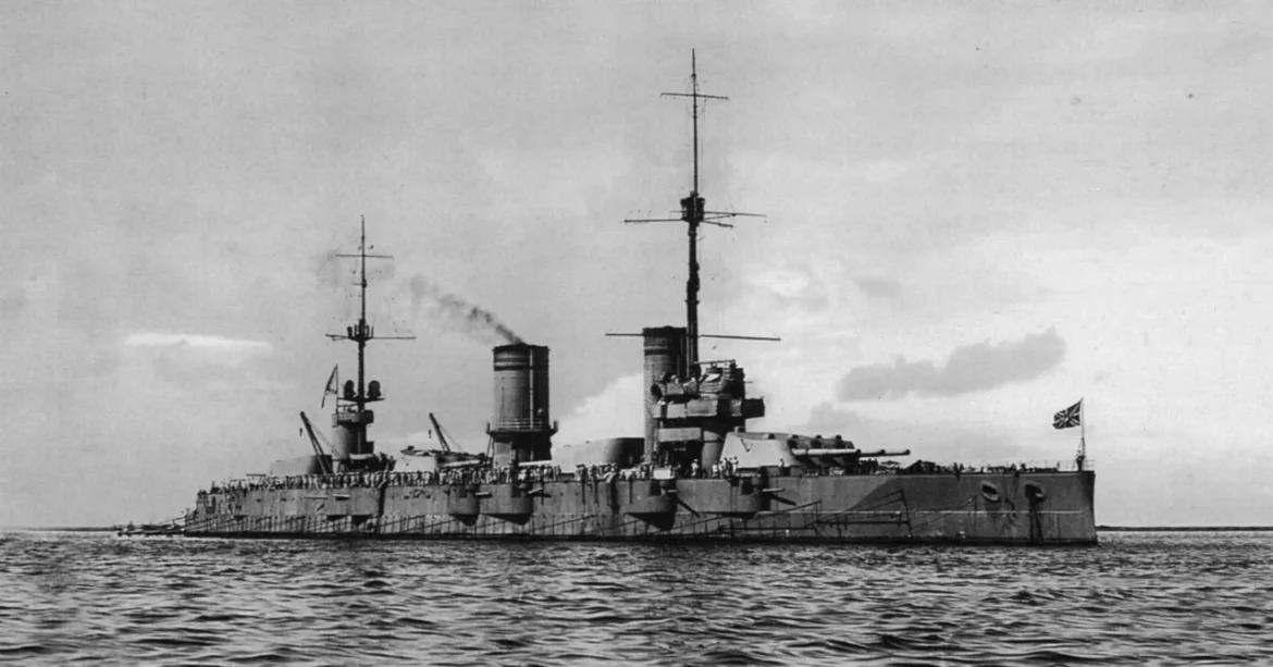La corazzata Gangut nel 1915 La corazzata Gangut nel 1915