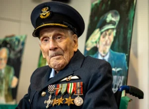 Group Captain John Paddy Hemingway nel suo 105° compleanno