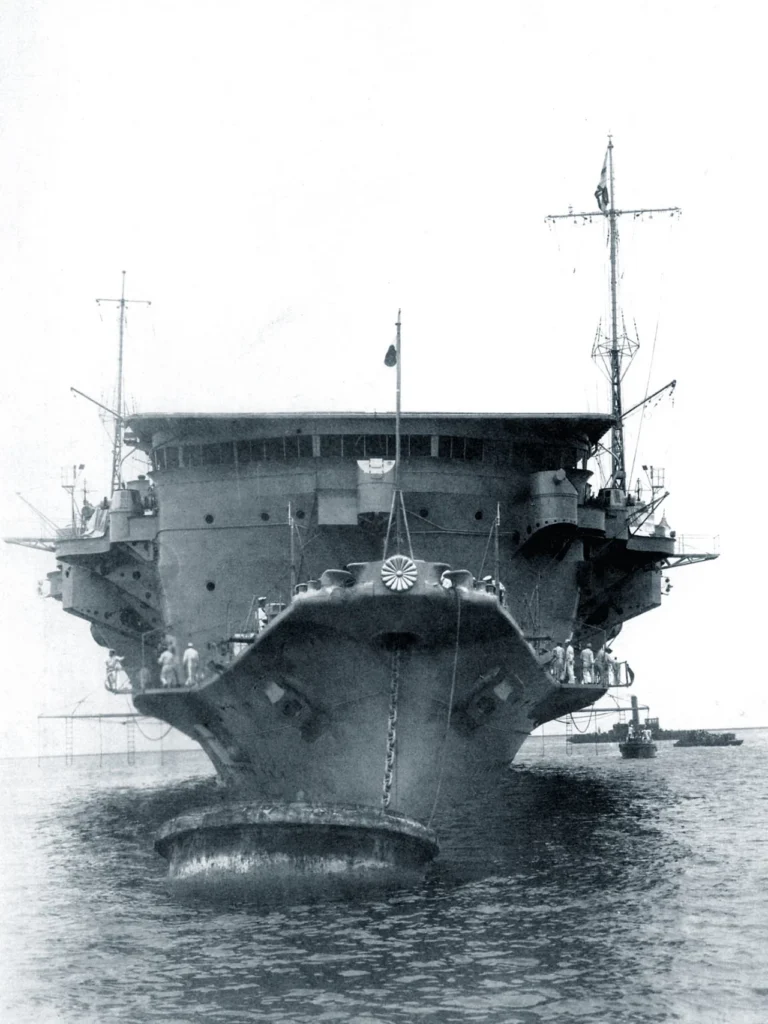 La prua della Ryūjō, 19 giugno 1933