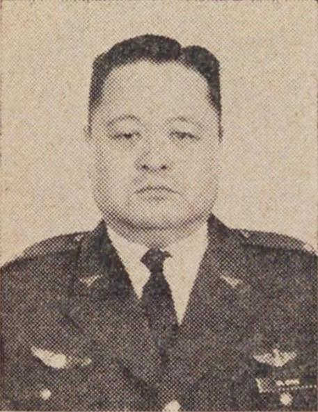 Yasuhiko Kuroe con l'uniforme della IJSDF