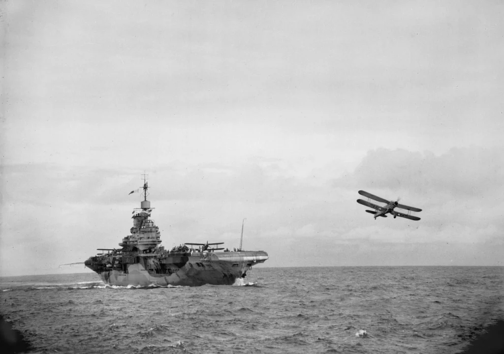 Un Albacore appena decollato, 1942