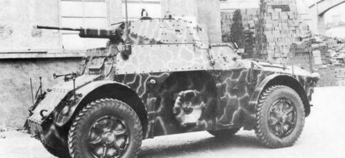 Autoblinda AB43 nella fabbrica Ansaldo (Foto archivi Fiat)