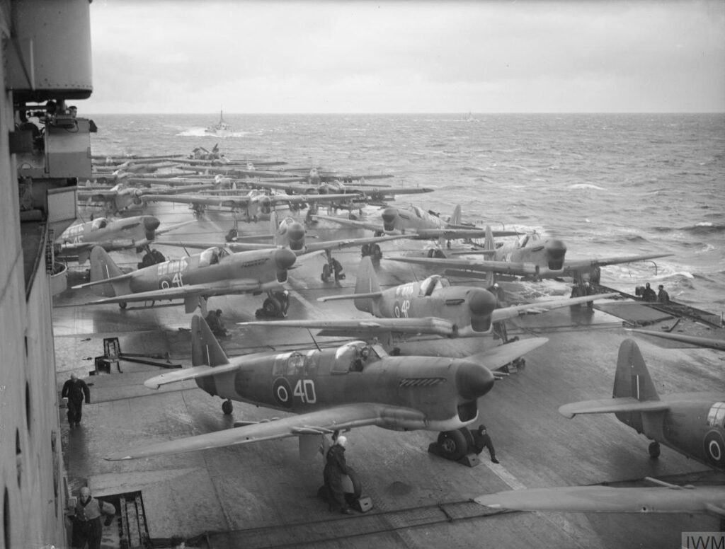 Fleet_Air_Arm_aboard_HMS_Implacable Fairey Battle, Barracuda e Seafire sulla HMS Implacable
