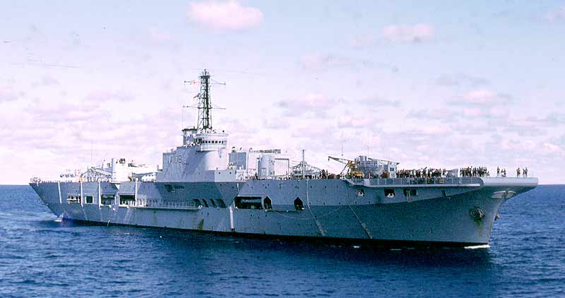 14_HMS_Triumph_Atlantic_Jan1972 La Triumph, convertita in nave officina
